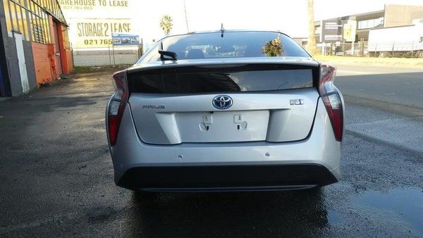2018 Toyota Prius S model Carousel 3