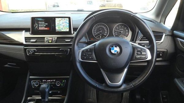 2015 BMW 218i ACTIVE TOURER LUXURY Carousel 16