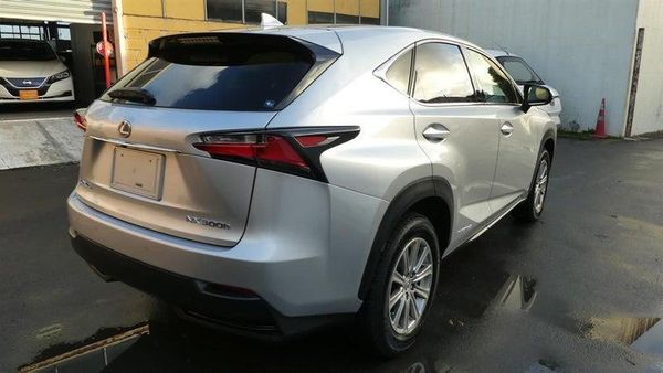 2016 Lexus NX 300h Carousel 3