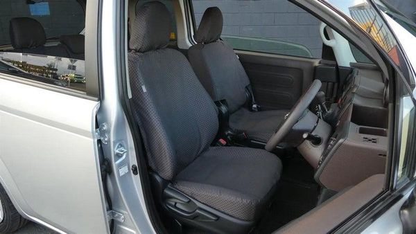 2014 Toyota Spade F Carousel 15
