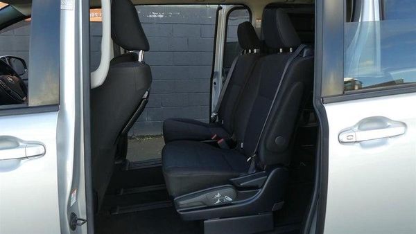 2021 Toyota Noah HYBRID 7 SEATER Carousel 17