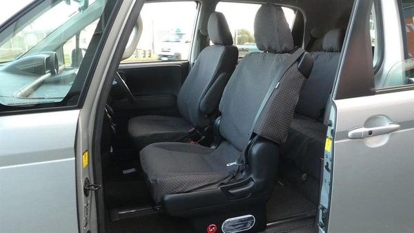 2014 Toyota Spade F