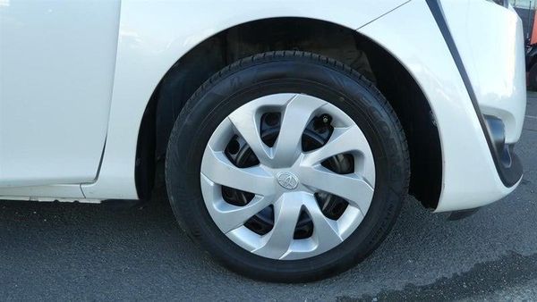 2016 Toyota Sienta 7 seater Carousel 8
