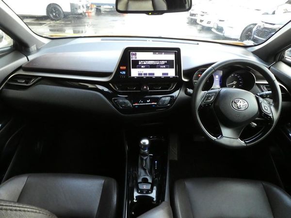 2017 Toyota C-HR HYBRID G Carousel 15