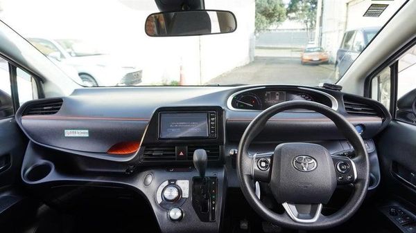 2018 Toyota Sienta Hybrid 7 Seats! Carousel 17
