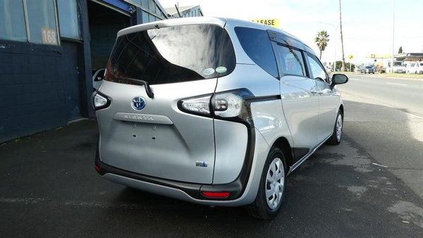 2017 Toyota Sienta Hybrid 7 Seats! Carousel 2