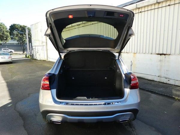2017 Mercedes-Benz GLA 220 4 MATIC Carousel 12