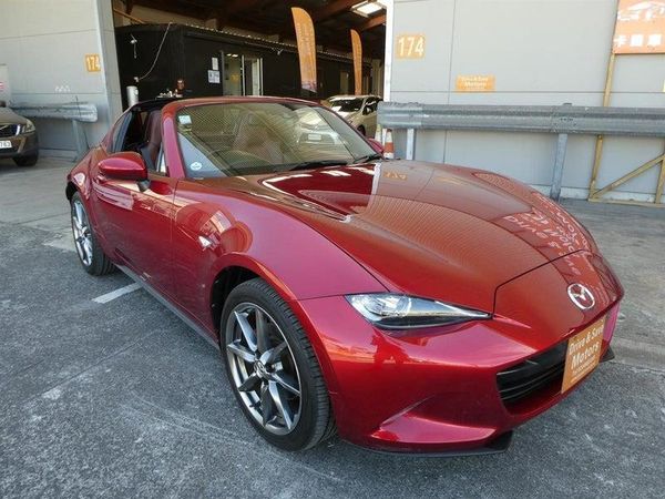 2018 Mazda Roadster RF VS