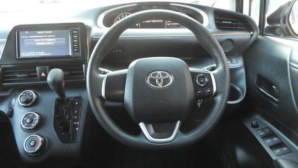 2016 Toyota Sienta 7 seater Carousel 18