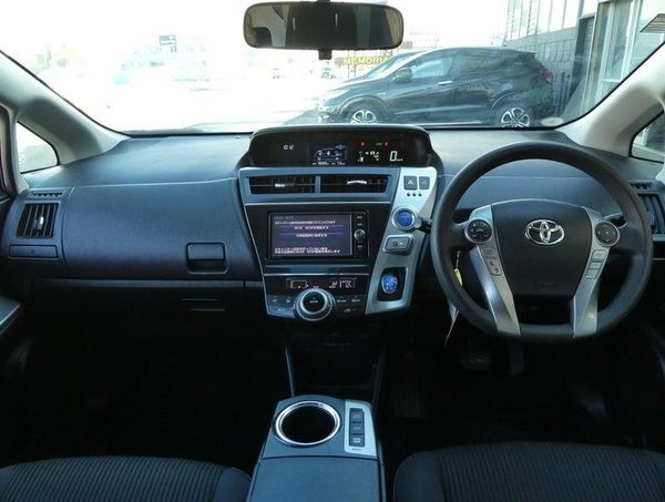 2017 Toyota Prius ALPHA S Carousel 17