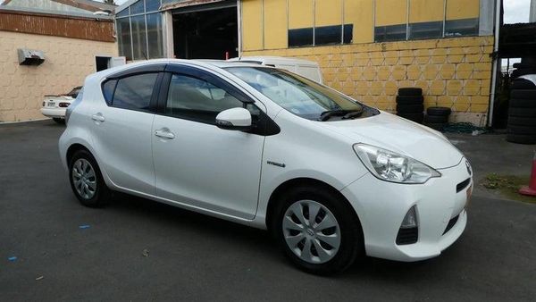 2013 Toyota Aqua S PUSH START Carousel 1