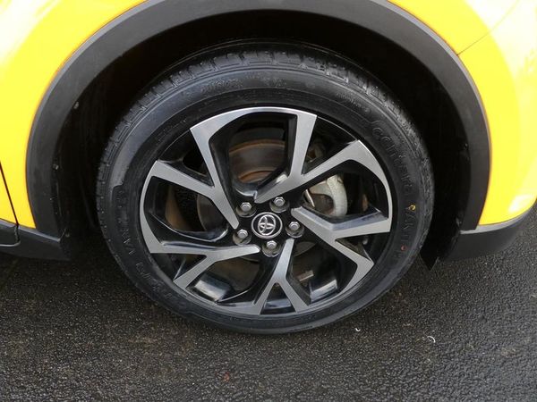 2017 Toyota C-HR HYBRID G Carousel 9