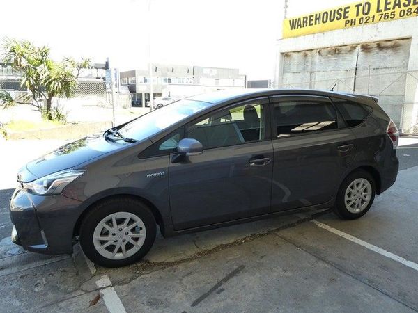 2017 Toyota Prius Alpha 7 Seater!Radar Cruise control! Carousel 5