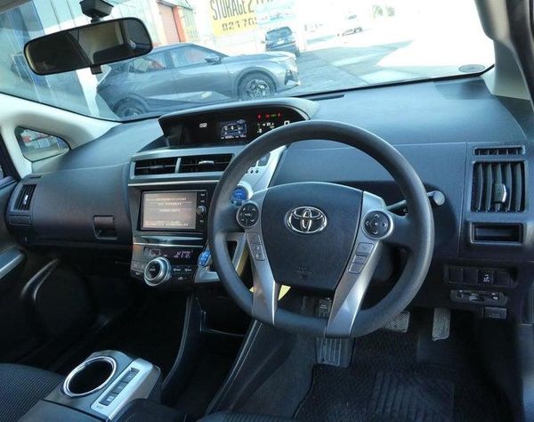 2017 Toyota Prius ALPHA S Carousel 10