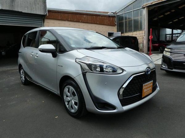 2020 Toyota Sienta HYBRID X