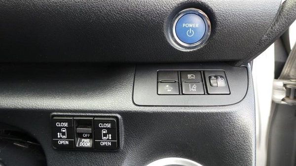 2017 Toyota Sienta Hybrid 7 Seats! Carousel 9