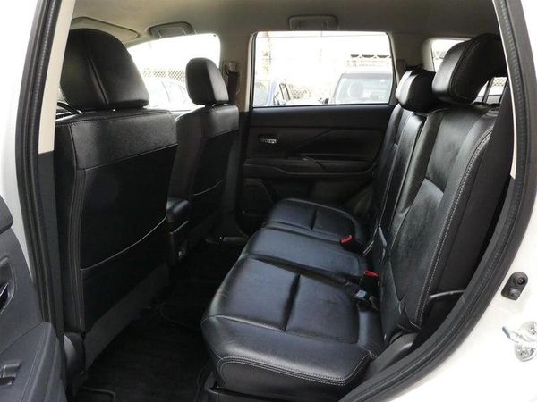 2013 Mitsubishi Outlander PHEV 2.0G PREMIUM PACKAGE Carousel 16