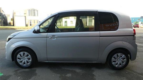 2014 Toyota Spade F Carousel 10