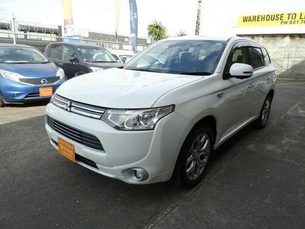 2013 Mitsubishi Outlander PHEV 2.0G PREMIUM PACKAGE Carousel 8