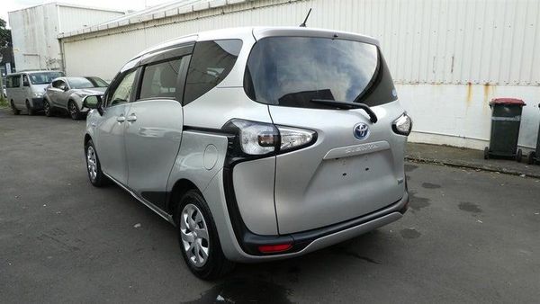 2017 Toyota Sienta Hybrid G 6 Seats!PUSH START! Carousel 4
