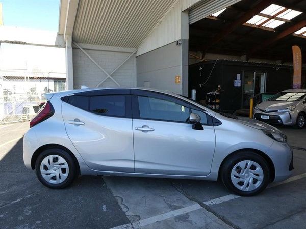 2021 Toyota Aqua S PUSH START Carousel 3
