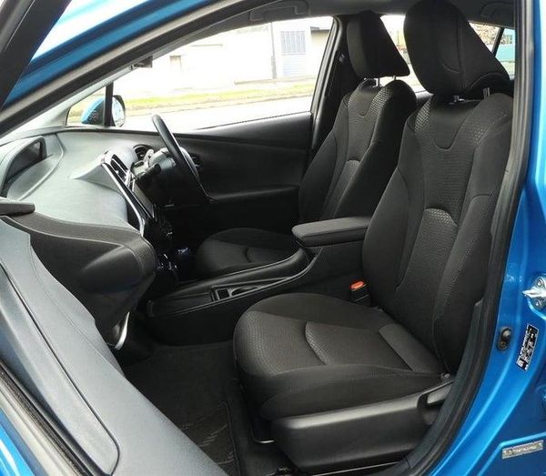 2019 Toyota Prius S MODEL! Keyless entry. Carousel 15