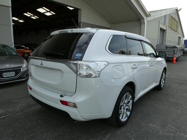 2013 Mitsubishi Outlander PHEV 2.0G PREMIUM PACKAGE Carousel 3