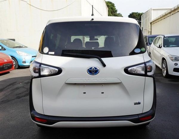 2018 Toyota Sienta Hybrid 7 Seats! Carousel 4