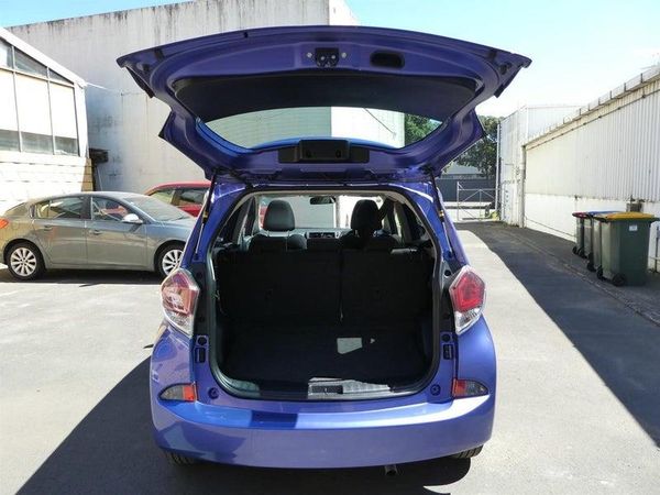 2015 Toyota Ractis G Carousel 12