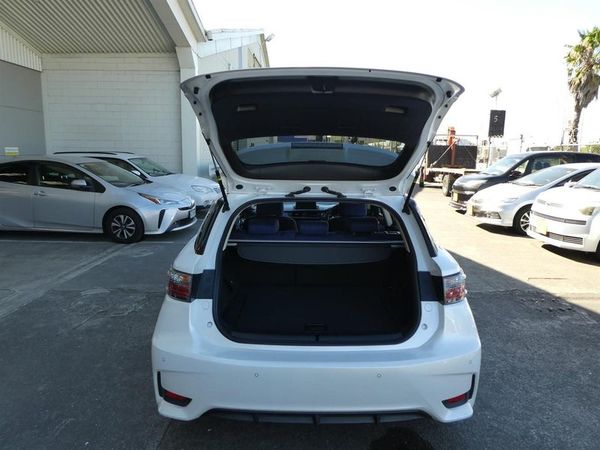 2017 Lexus CT 200h Carousel 14