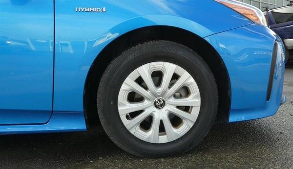 2019 Toyota Prius S MODEL! Keyless entry. Carousel 9