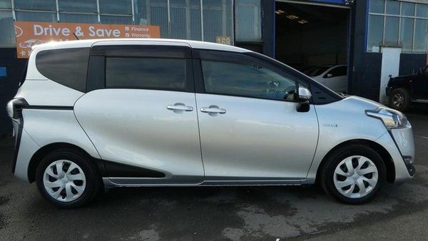 2017 Toyota Sienta Hybrid 7 Seats! Carousel 1