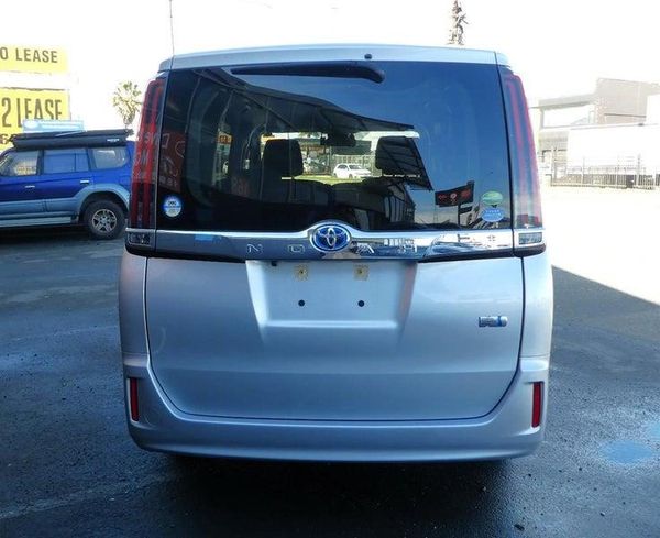 2021 Toyota Noah HYBRID 7 SEATER Carousel 4