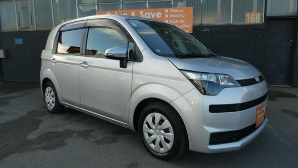 2014 Toyota Spade F Carousel 5