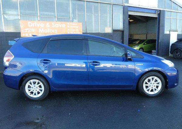 2017 Toyota Prius ALPHA S Carousel 2