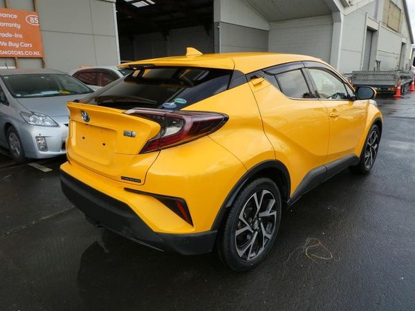 2017 Toyota C-HR HYBRID G Carousel 3