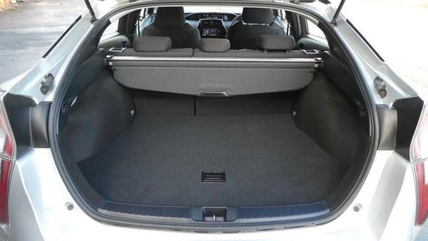 2018 Toyota Prius S model Carousel 11