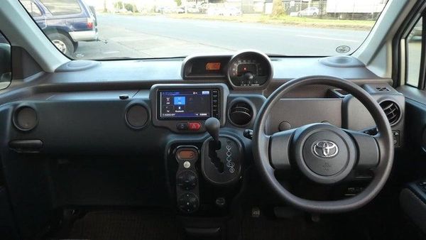 2014 Toyota Spade F Carousel 1
