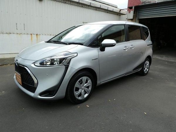 2020 Toyota Sienta HYBRID X Carousel 7