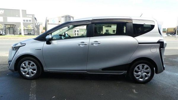 2017 Toyota Sienta Hybrid 7 Seats! Carousel 5