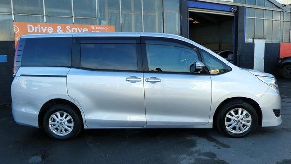 2021 Toyota Noah HYBRID 7 SEATER Carousel 2