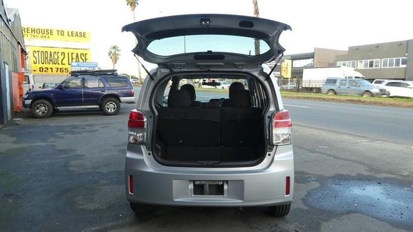2014 Toyota Spade F Carousel 17