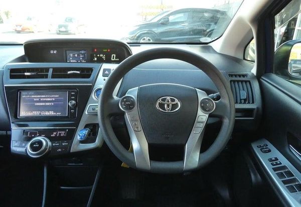 2017 Toyota Prius ALPHA S Carousel 18