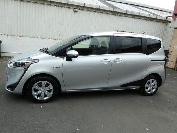 2020 Toyota Sienta HYBRID X Carousel 6