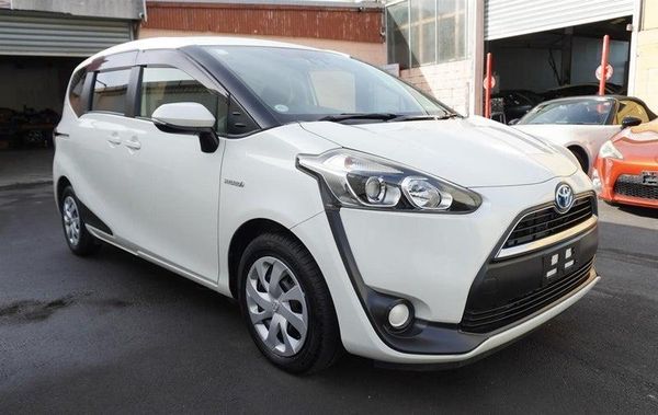 2018 Toyota Sienta Hybrid 7 Seats! Carousel 1