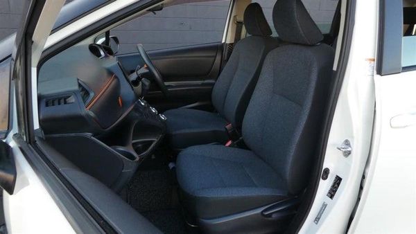 2016 Toyota Sienta 7 seater Carousel 16