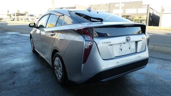 2018 Toyota Prius S model Carousel 4