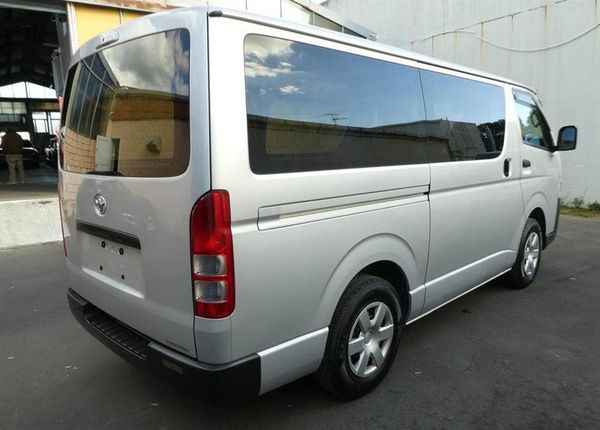 2021 Toyota Hiace Carousel 3