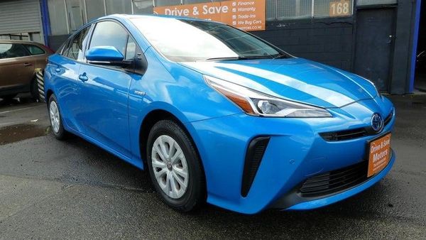 2019 Toyota Prius S MODEL! Keyless entry. Carousel 1