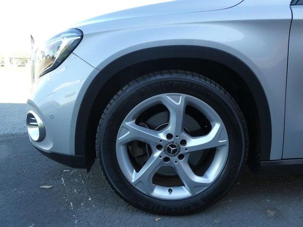 2017 Mercedes-Benz GLA 220 4 MATIC Carousel 9
